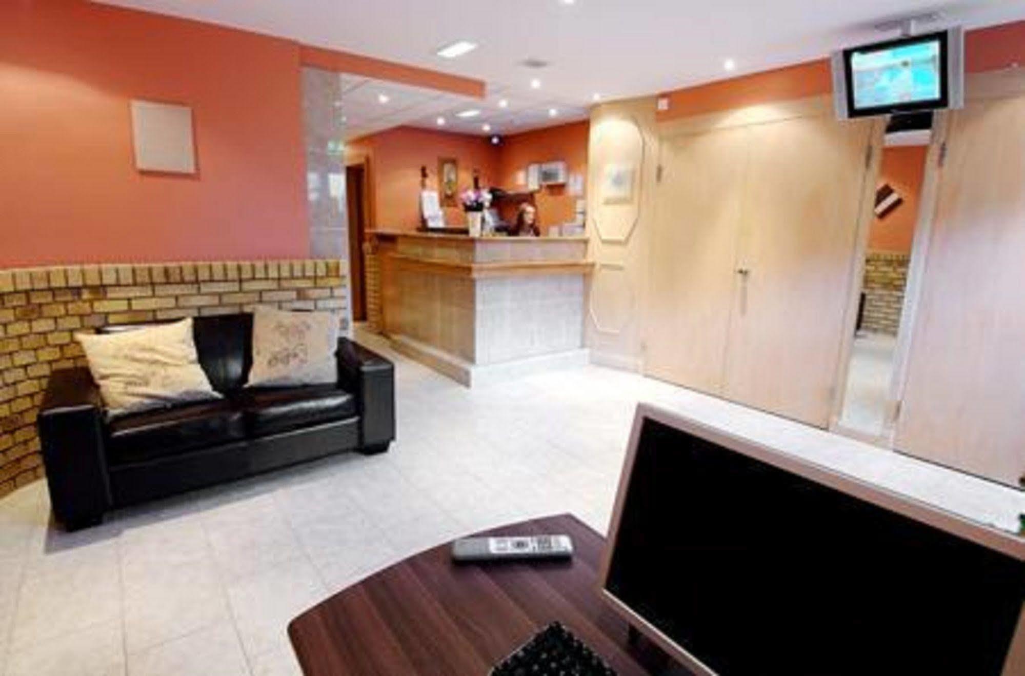 Rosemount Hotel Heathrow 豪士罗 内观 照片